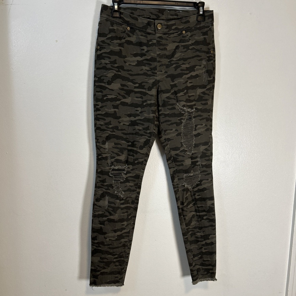 Zeza B by Hue Women M Olive Camo Shredded Denim Skimmer Leggings 6373